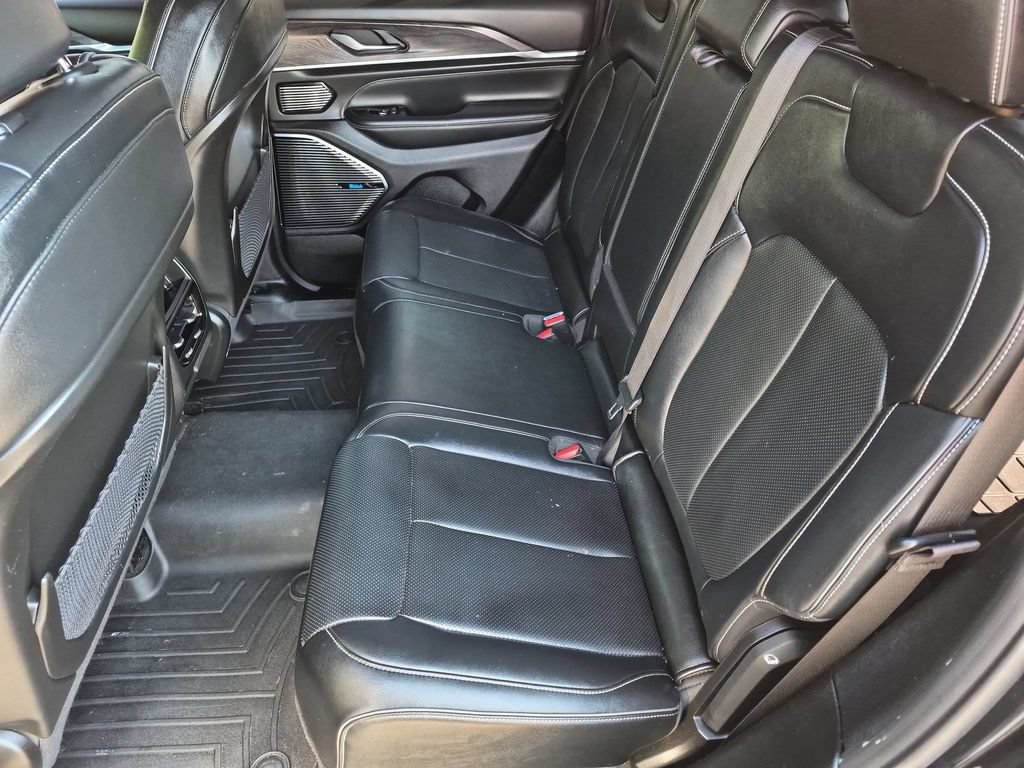 Used 2022 Jeep Grand Cherokee Overland AWD/4WD image 20