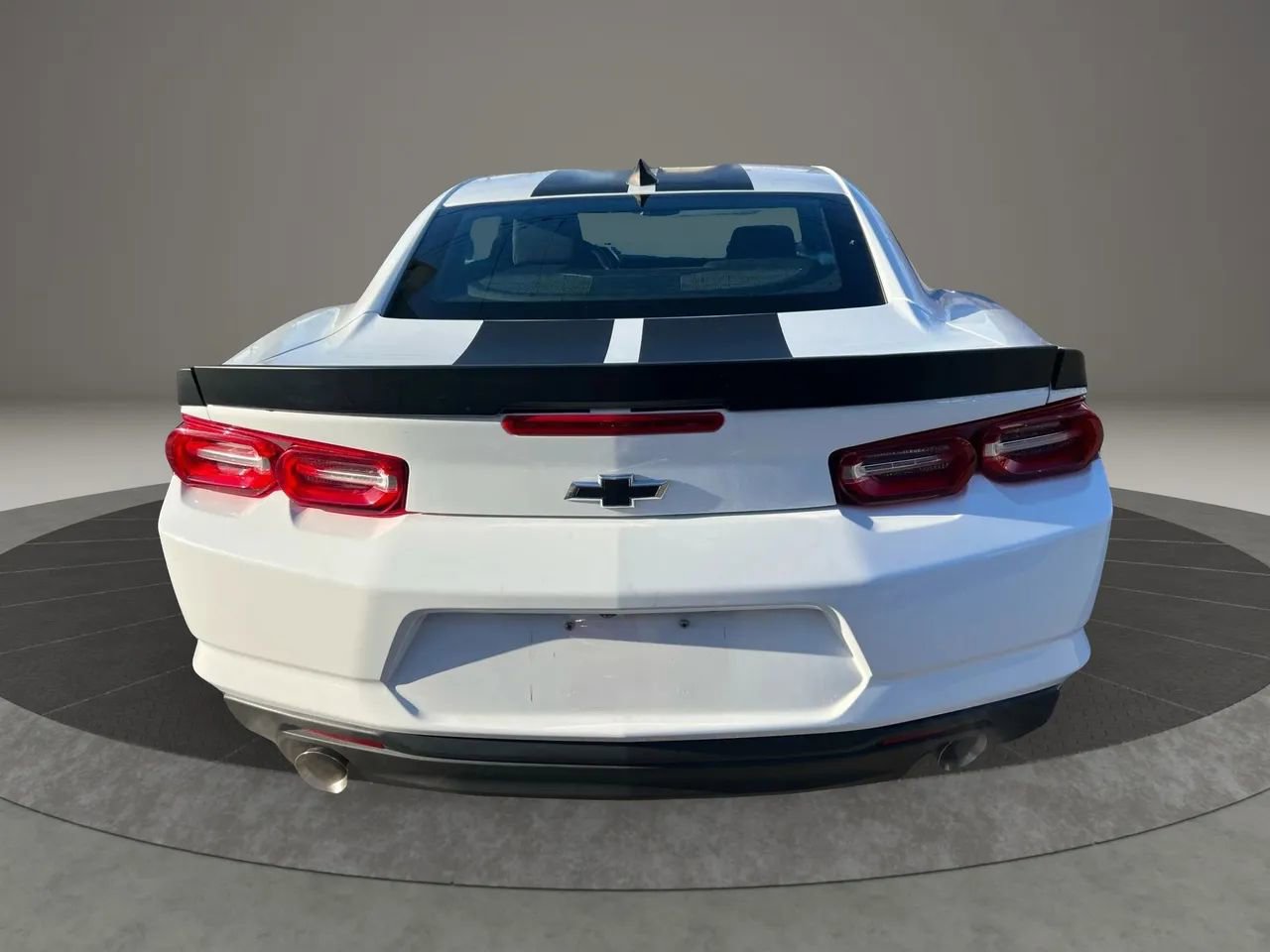 Used 2020 Chevrolet Camaro LT RWD image 6