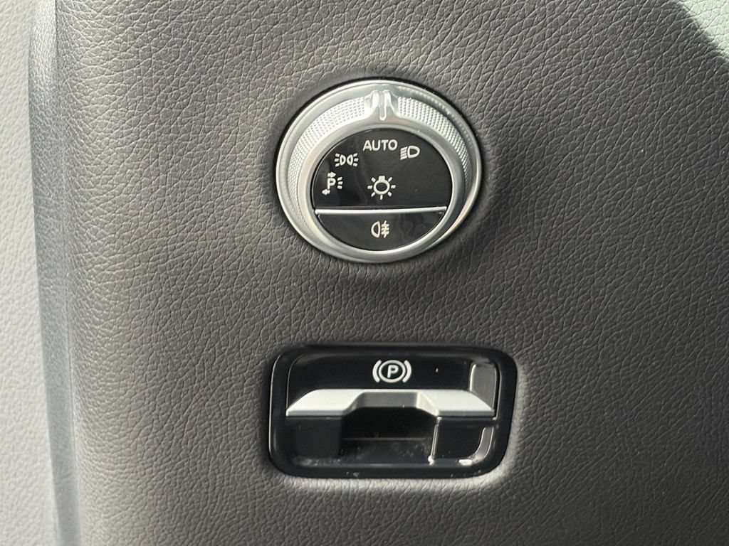 Used 2023 Mercedes-Benz GLC 300 4MATIC image 24