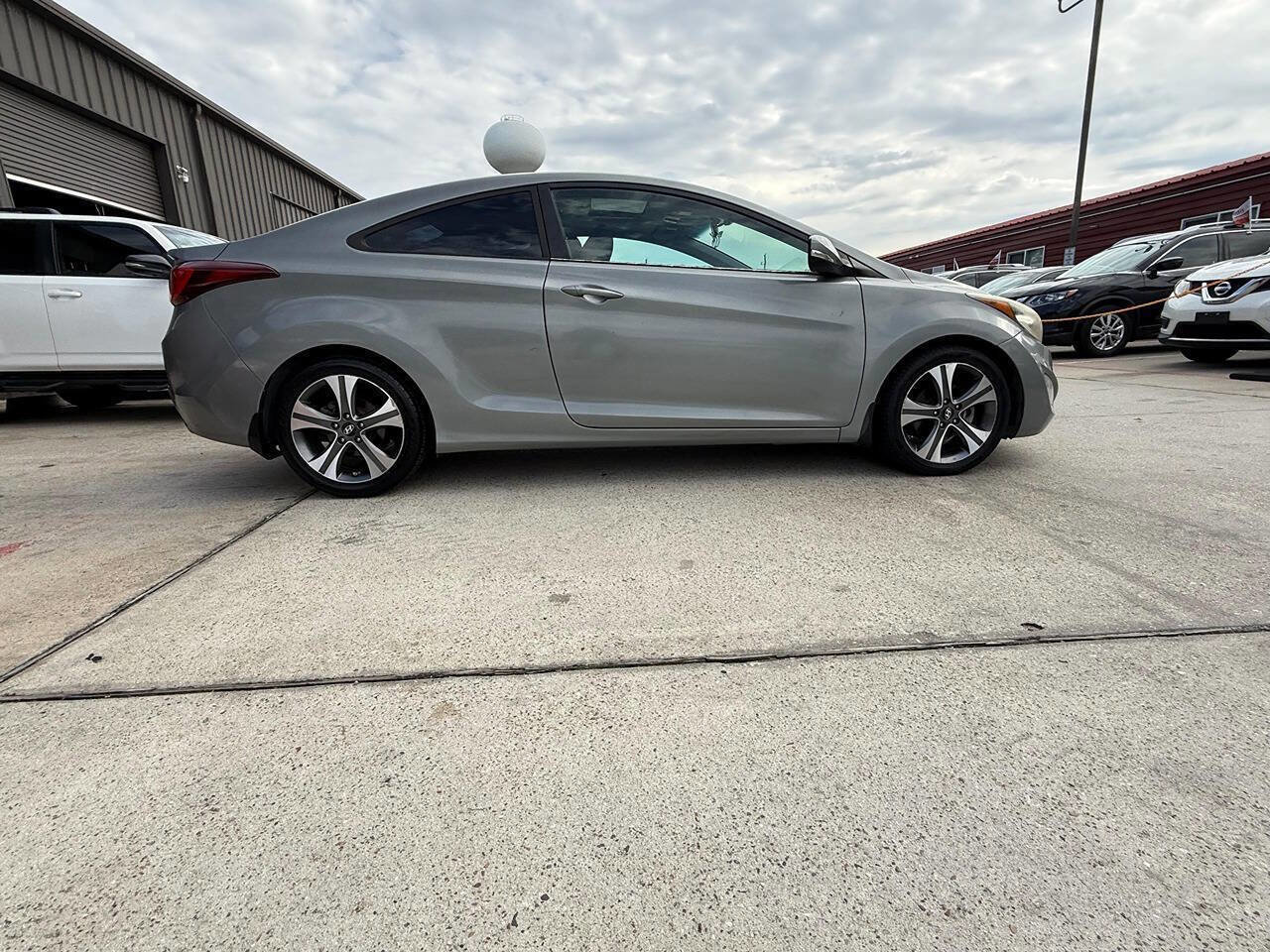 Used 2014 Hyundai Elantra w/ Option Group 2 image 2