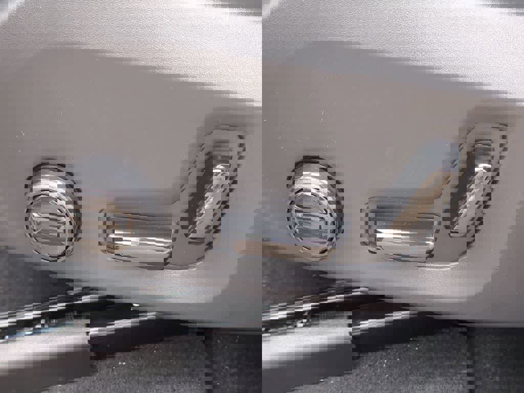 Used 2026 Volvo XC60 B5 Plus w/ Protection Package Premier image 16