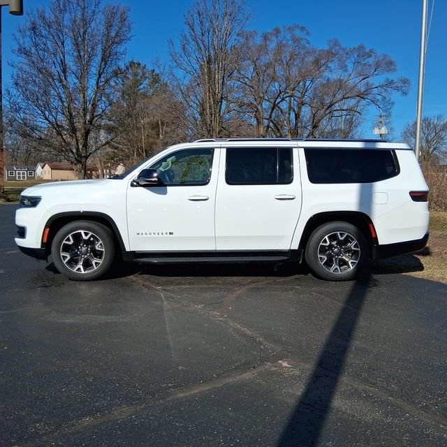 Used 2024 Jeep Wagoneer L Series III w/ Flexible Seating Group image 3