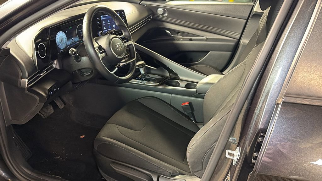 Used 2021 Hyundai Elantra SEL w/ Convenience Package image 23