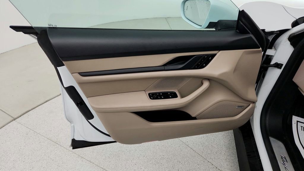 Used 2021 Porsche Taycan 4S image 10