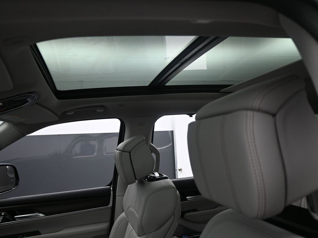 Used 2024 Jeep Grand Wagoneer L 4WD image 11