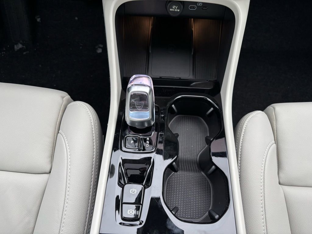 New 2026 Volvo XC40 B5 Ultra w/ Climate Package AWD/4WD image 13