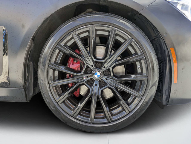 Used 2022 BMW 740i w/ M Sport Package RWD image 10
