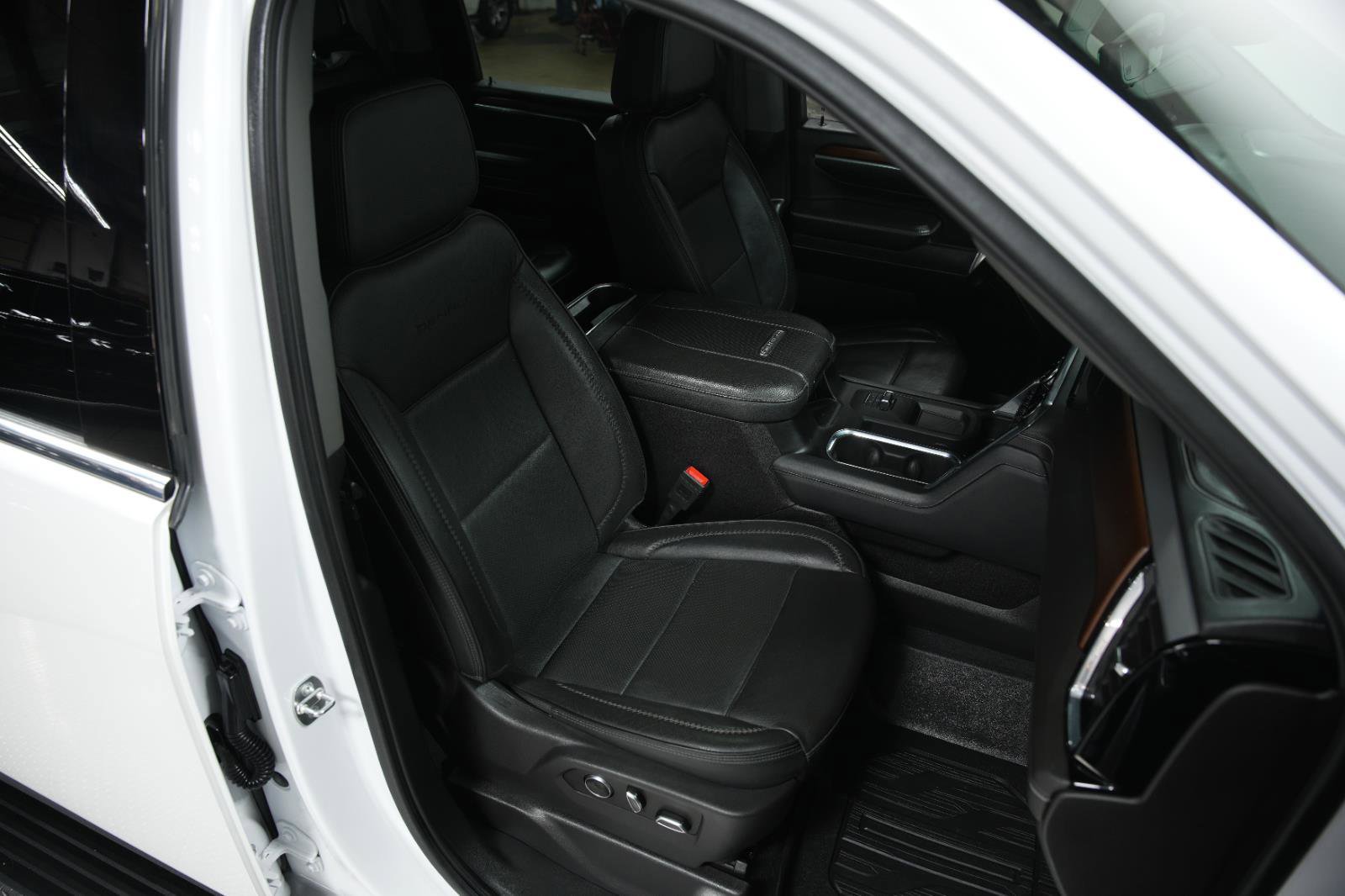 Used 2024 GMC Sierra 2500 Denali w/ Denali Reserve Package image 18