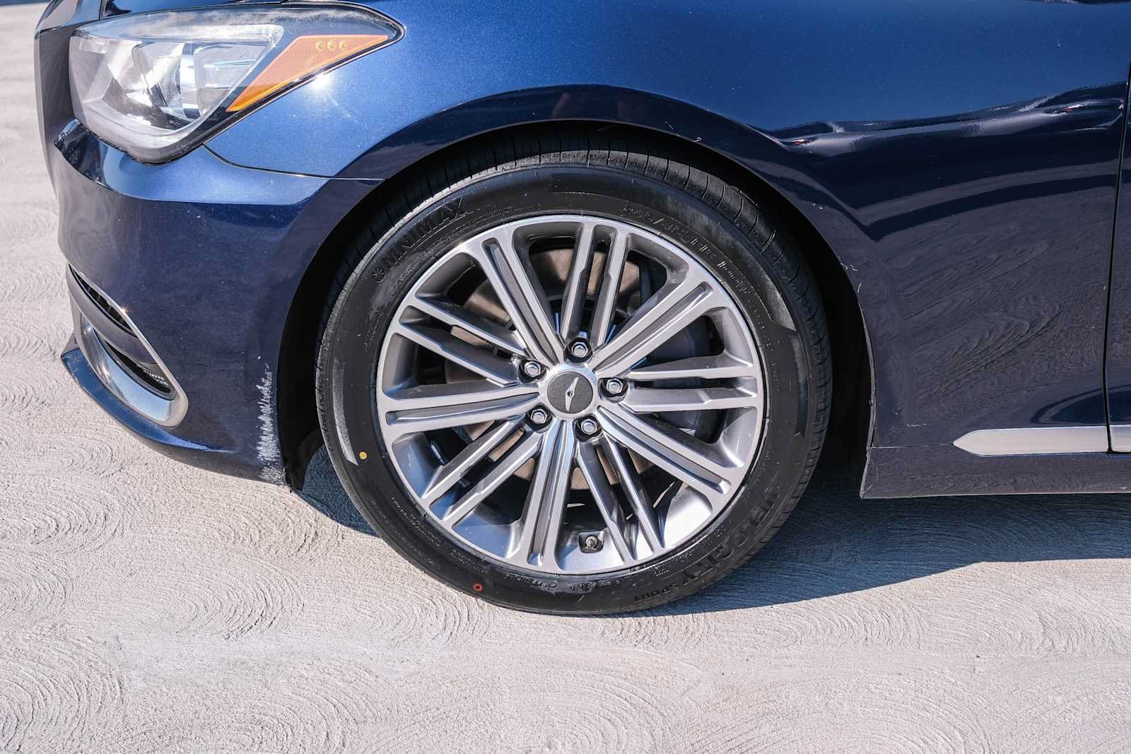 Used 2018 Genesis G80 3.8 RWD image 11