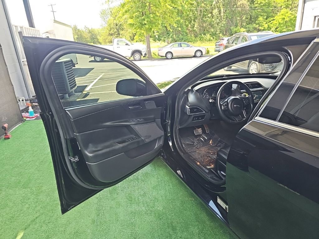 Used 2019 Jaguar XE Premium AWD/4WD image 29