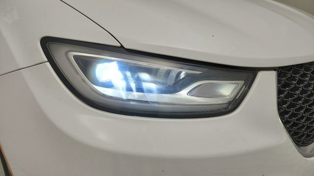 Used 2022 Chrysler Pacifica Touring-L image 10