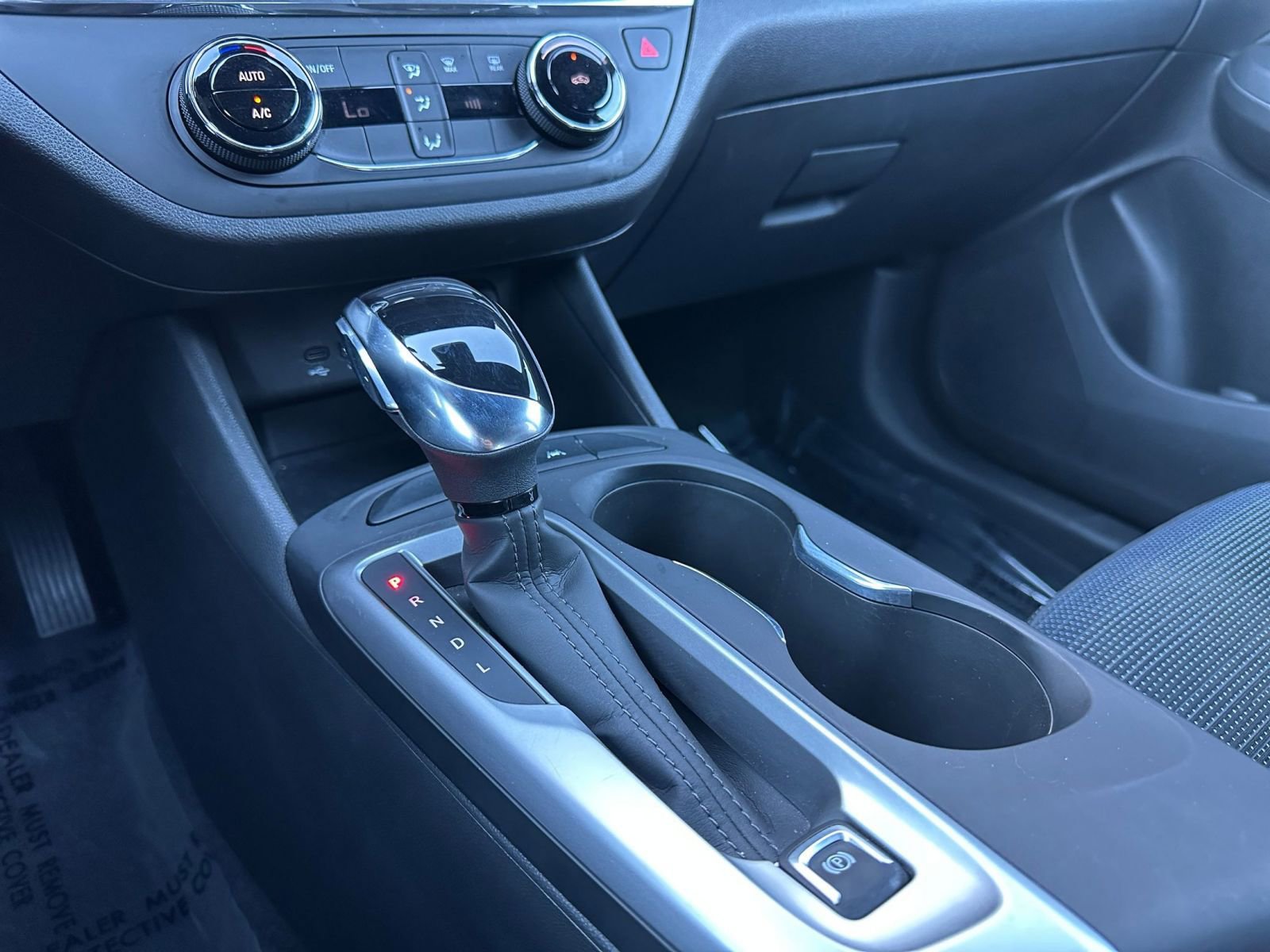 Used 2025 Buick Envista Preferred image 38