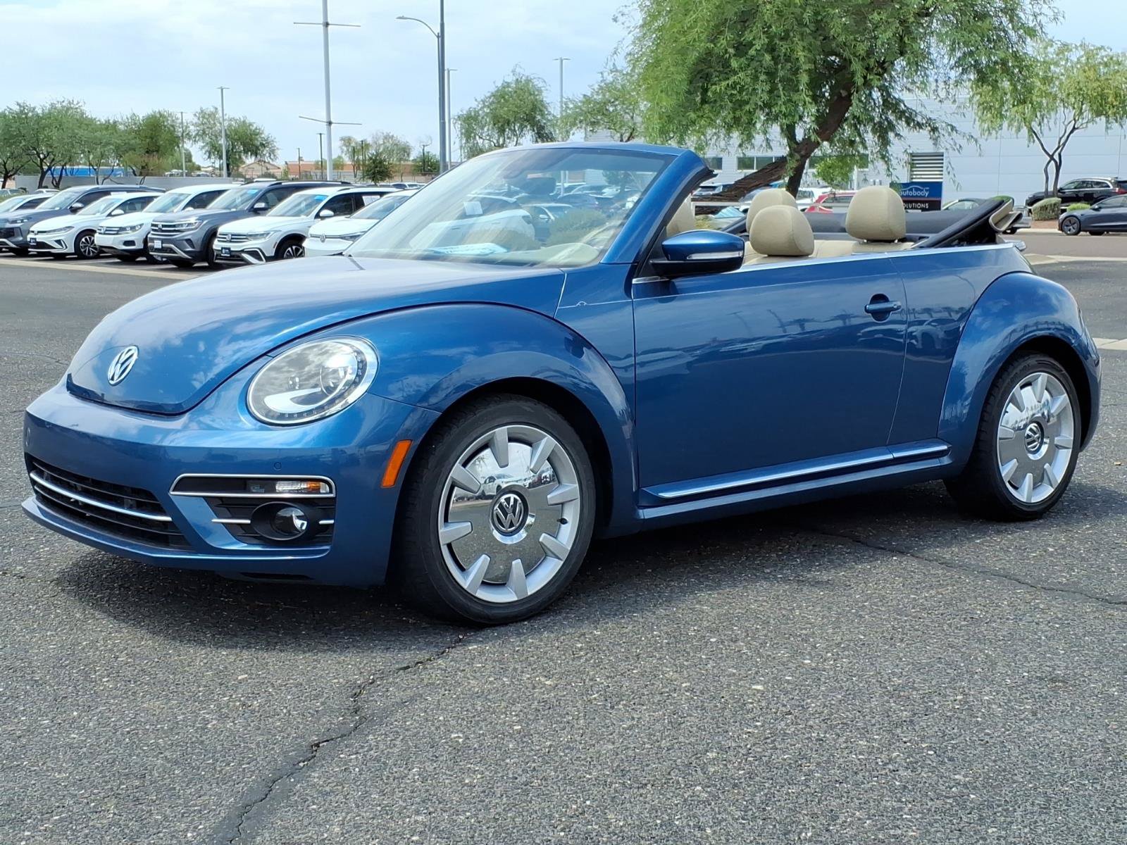 Used 2019 Volkswagen Beetle 2.0T SE w/ SE Premium Package FWD image 3
