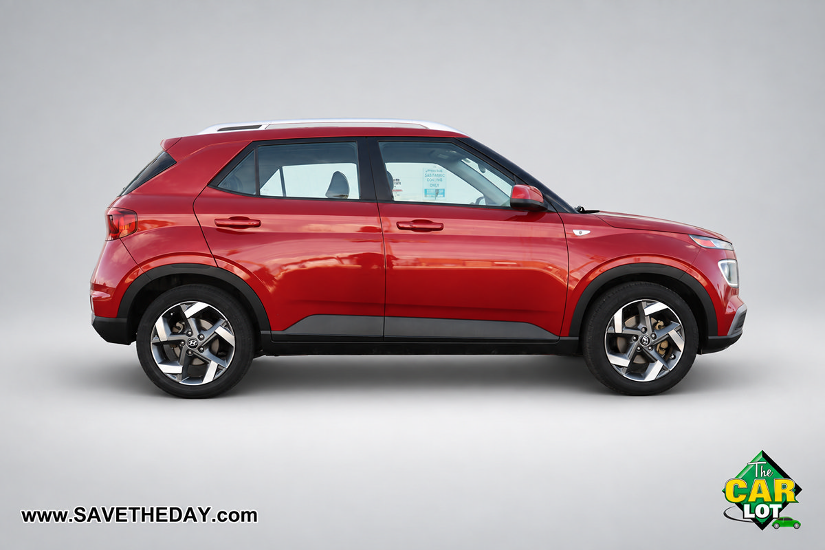 Used 2022 Hyundai Venue Limited FWD image 9