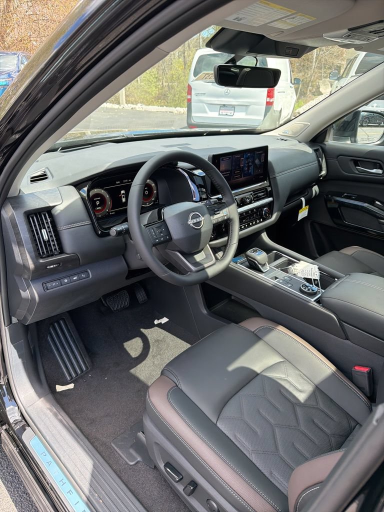 Used 2026 Nissan Pathfinder Platinum w/ Cargo Package AWD/4WD image 22
