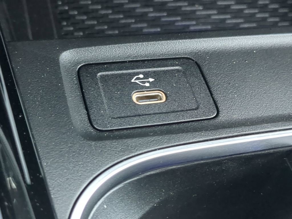 New 2025 Mercedes-Benz GLA 250 image 9