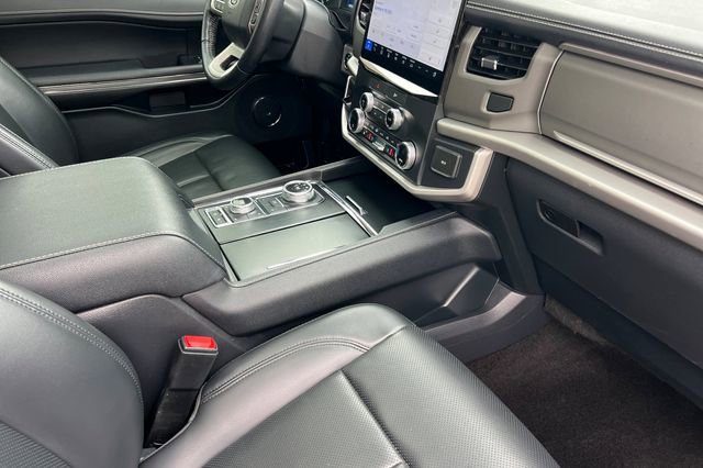 Used 2022 Ford Expedition XLT w/ Equipment Group 202A image 19