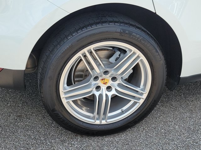 Certified 2015 Porsche Macan S AWD/4WD image 13