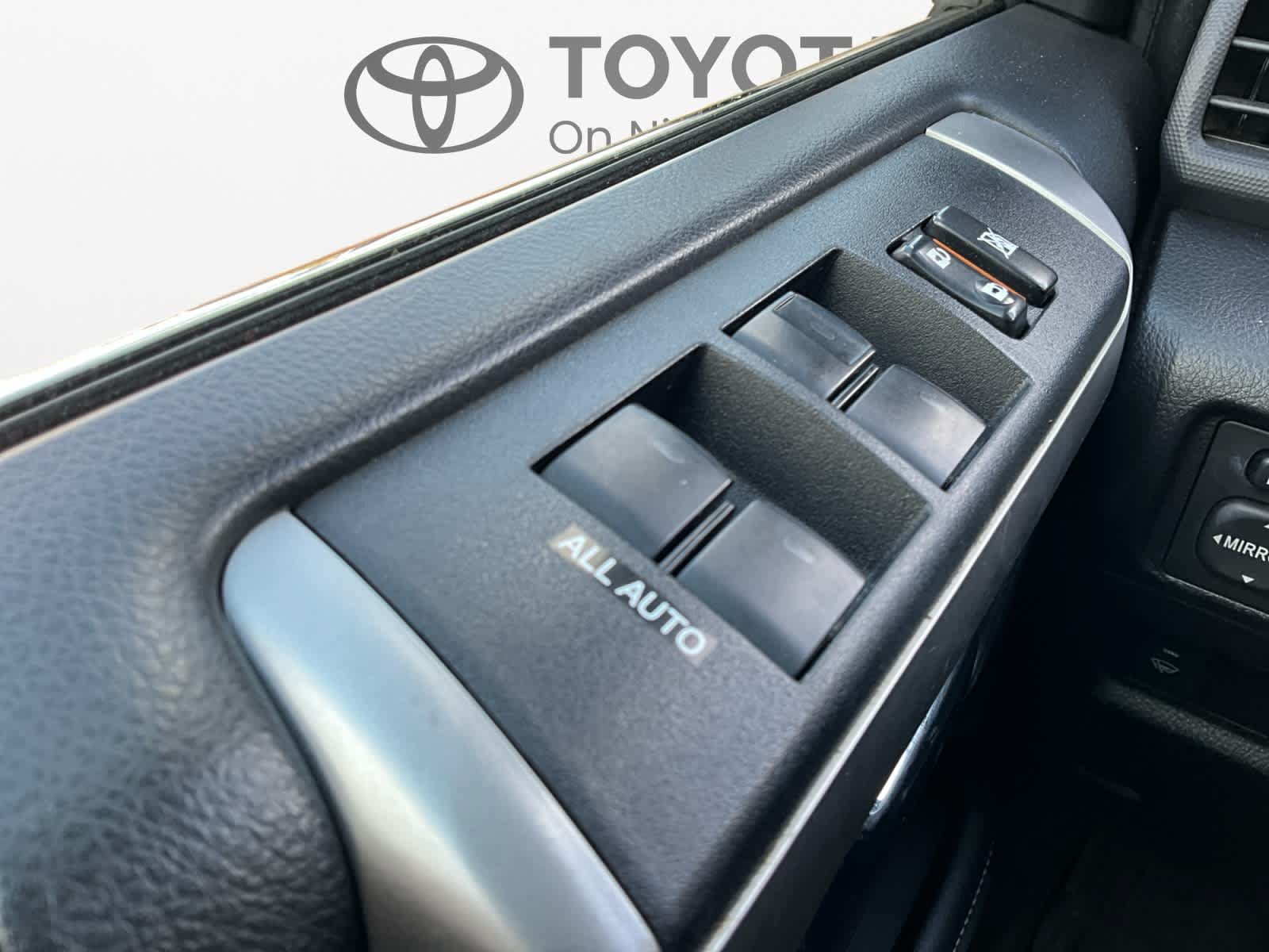 Used 2018 Toyota 4Runner Limited AWD/4WD image 18