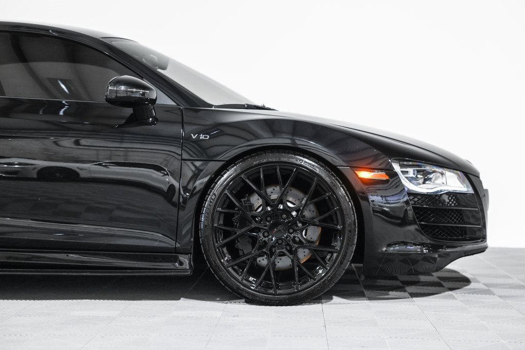 Used 2012 Audi R8 V10 w/ Enhanced Leather Pkg image 3