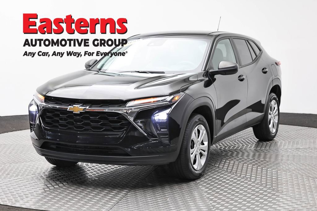 Used 2024 Chevrolet Trax LS FWD image 1