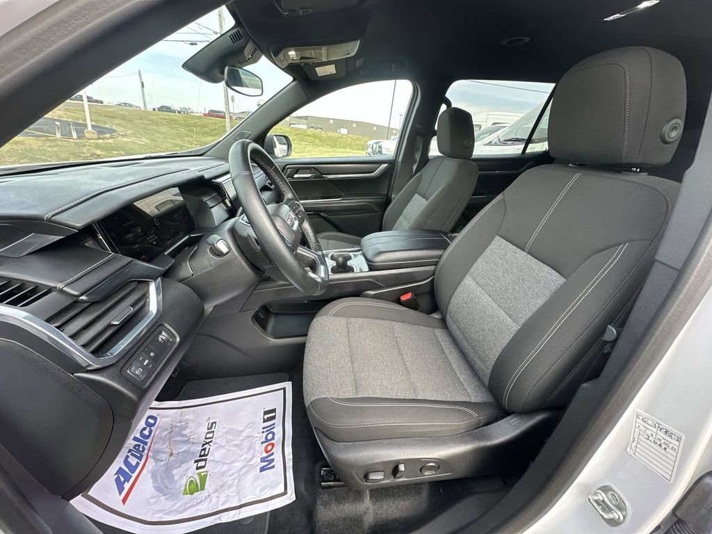 Used 2025 GMC Acadia Elevation image 11