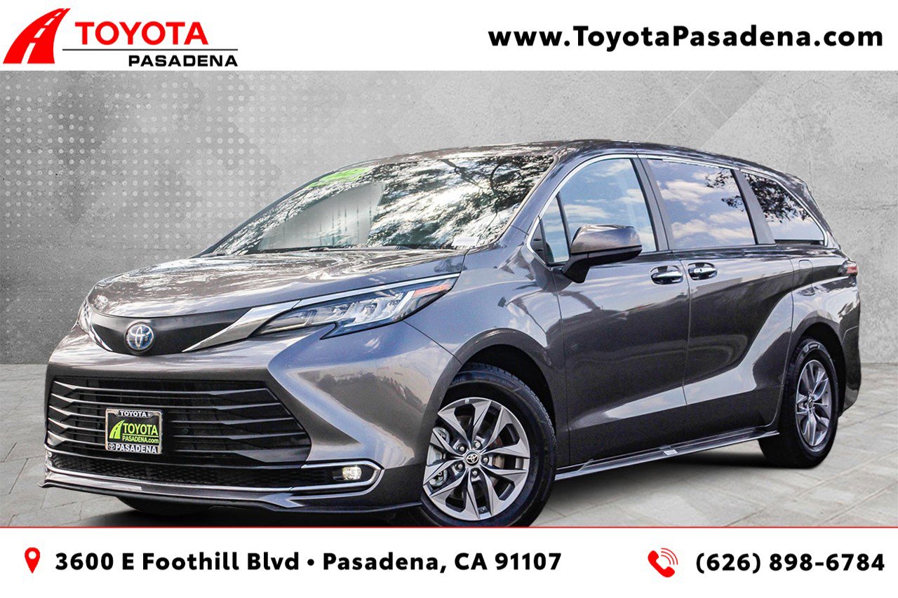 Used 2022 Toyota Sienna XLE