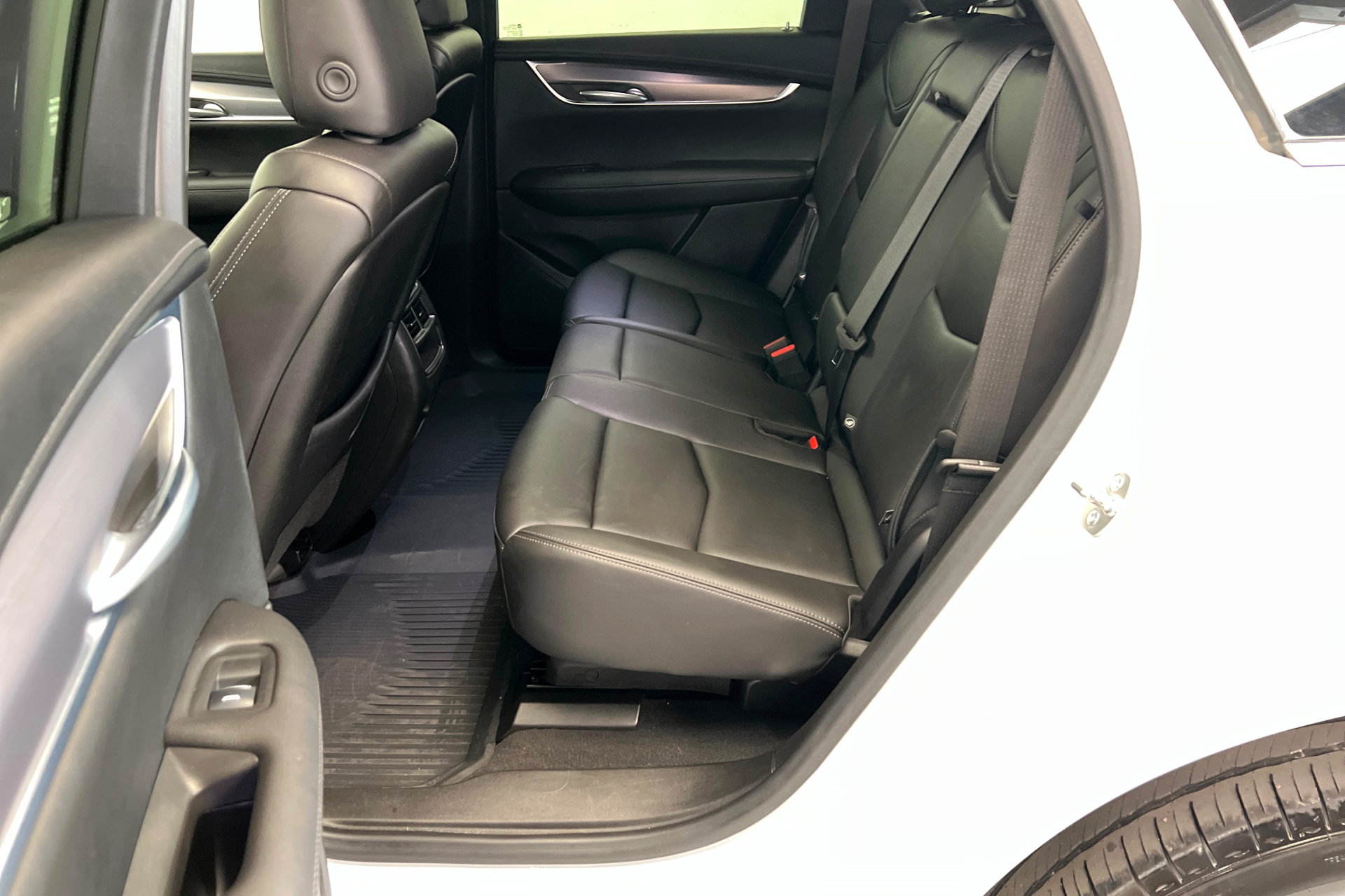 Used 2025 Cadillac XT5 Luxury w/ LPO, Floor Liner Package AWD/4WD image 21