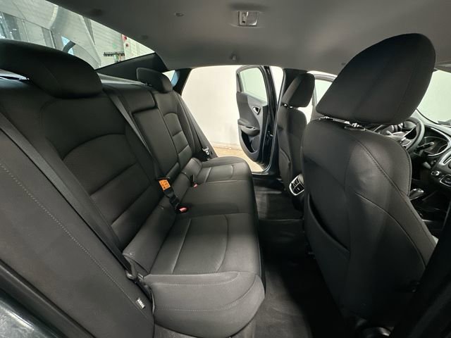 Used 2018 Chevrolet Malibu LT FWD image 23