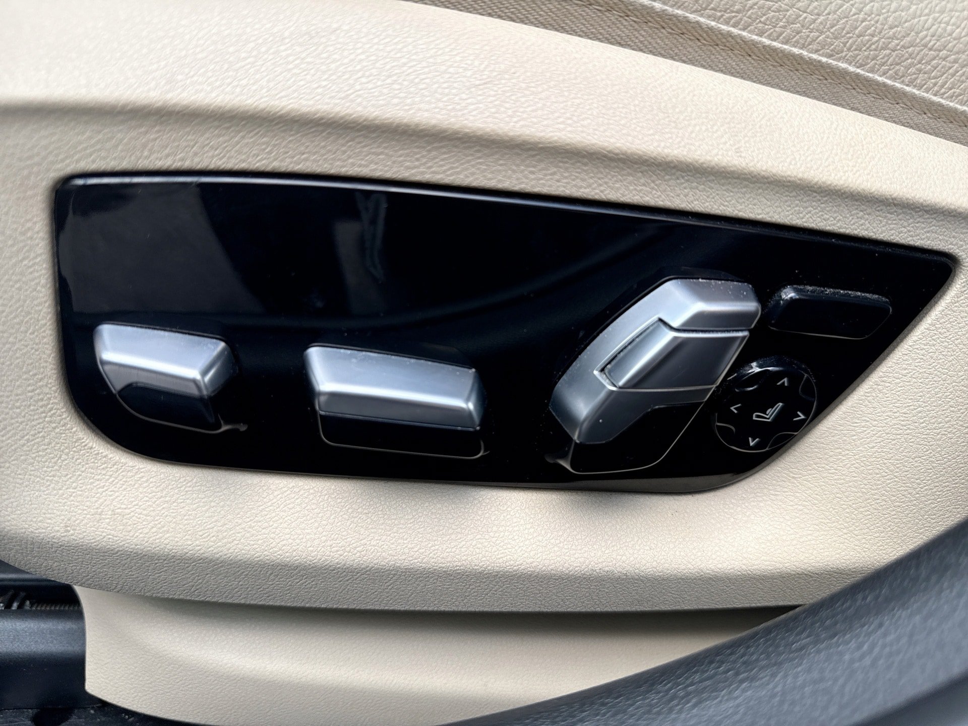 Used 2018 BMW 540i RWD image 14