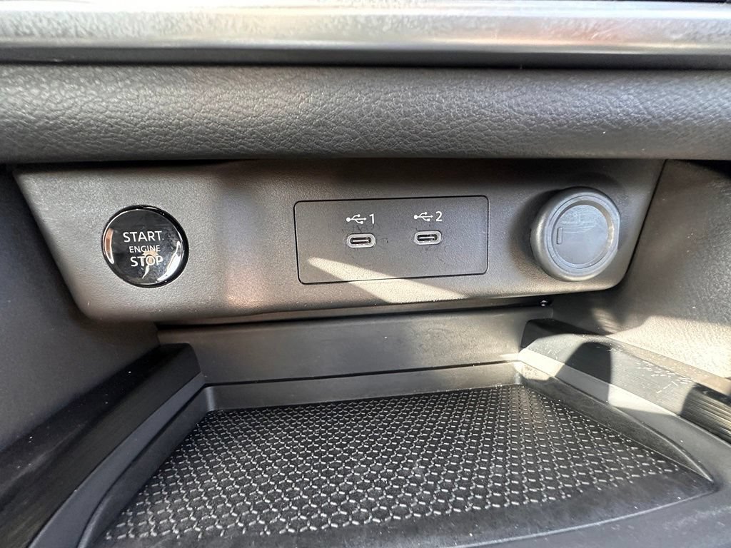 Certified 2025 Nissan Rogue SV FWD image 23