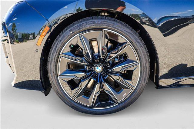 Used 2025 BMW 760i xDrive w/ Executive Package AWD/4WD image 9