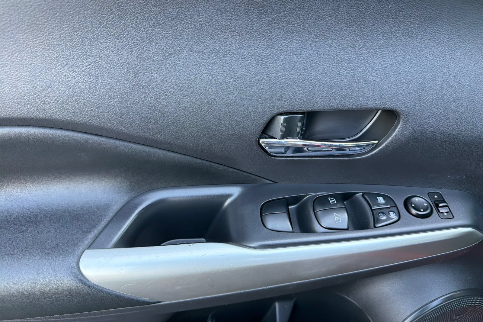 Used 2020 Nissan Kicks SR w/ SR Premium Package FWD image 10
