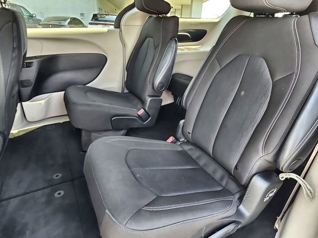 Used 2023 Chrysler Voyager LX image 20