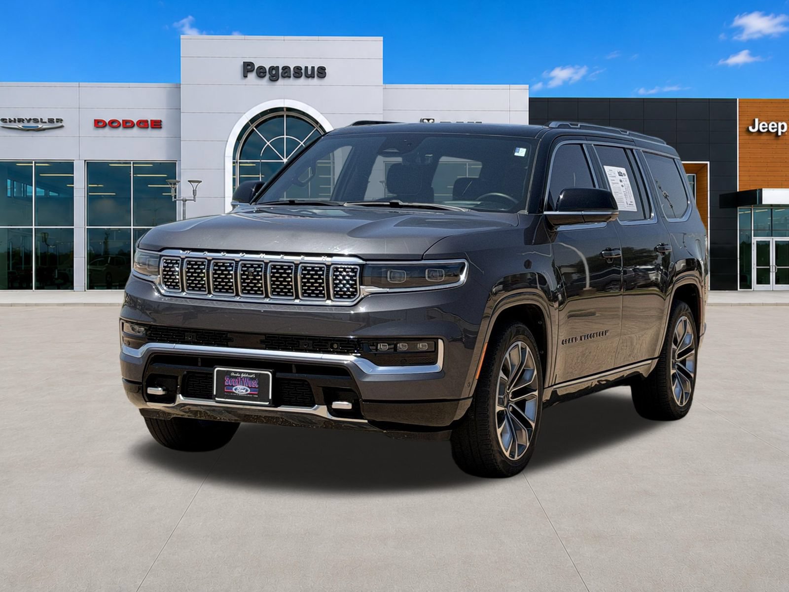Used 2024 Jeep Grand Wagoneer Series III w/ Rear Seat Video Group 1 AWD/4WD image 8