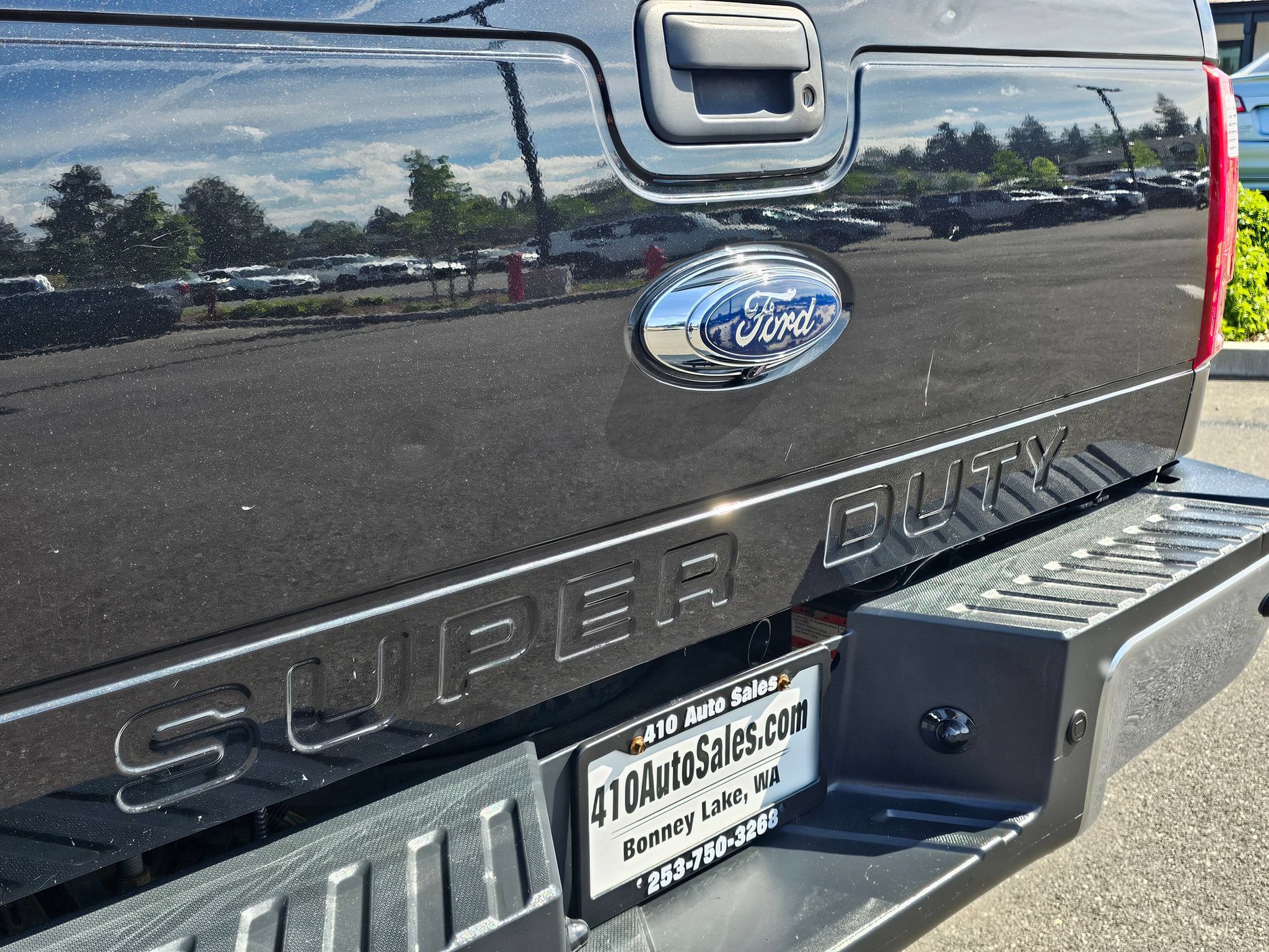 Used 2015 Ford F250 Lariat w/ Lariat Interior Package AWD/4WD image 10
