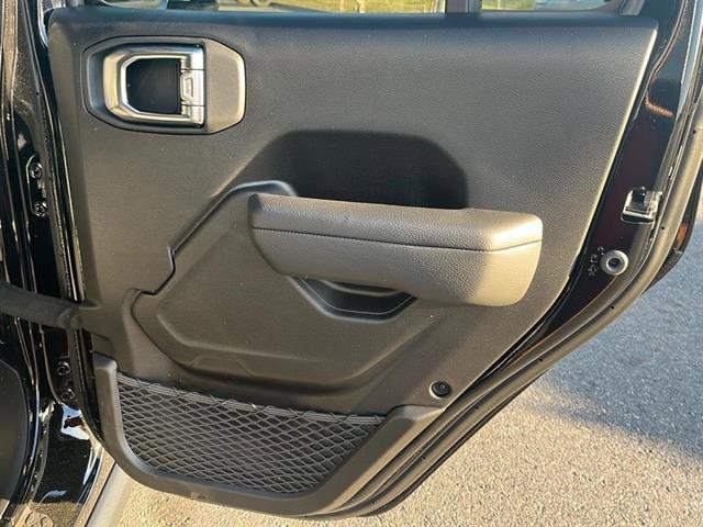 New 2025 Jeep Gladiator Willys image 20