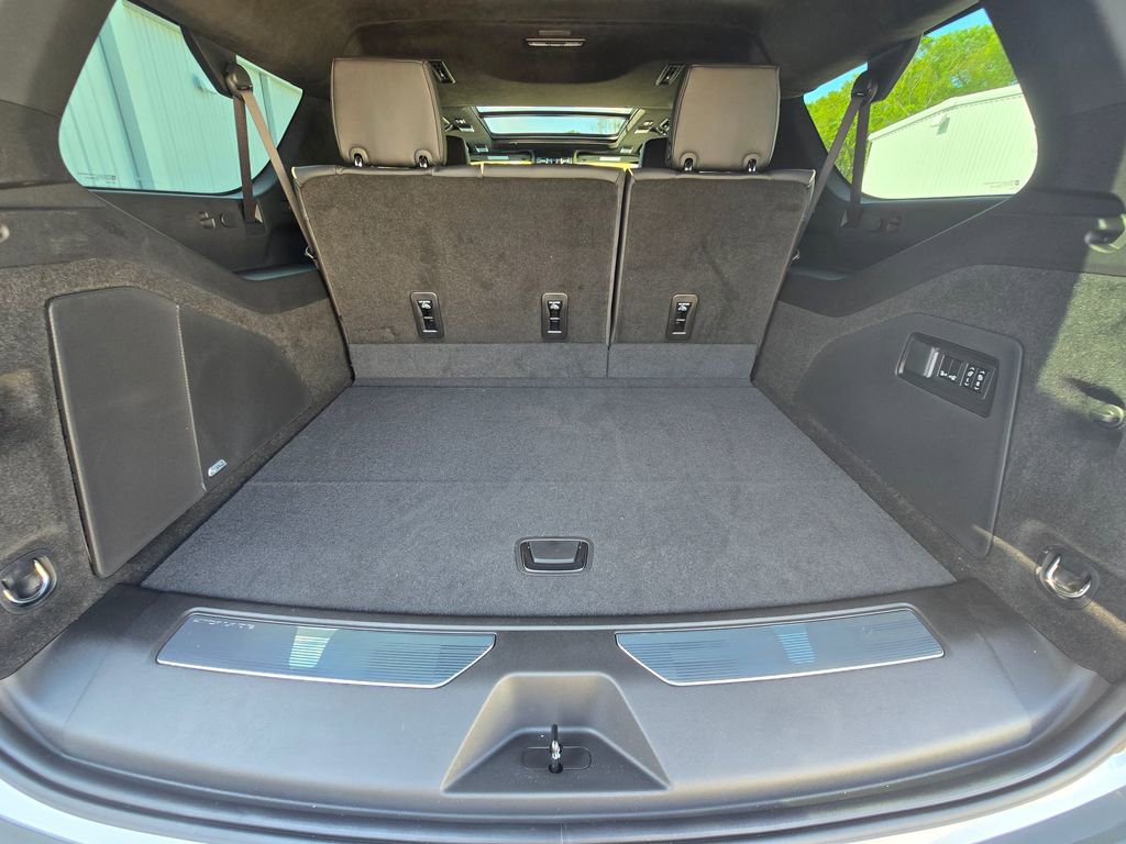 New 2026 Cadillac Escalade ESV Platinum Sport w/ LPO, ONYX Package image 37