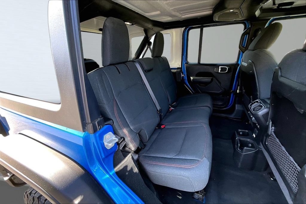 Used 2025 Jeep Wrangler Unlimited Rubicon w/ Convenience Group AWD/4WD image 18