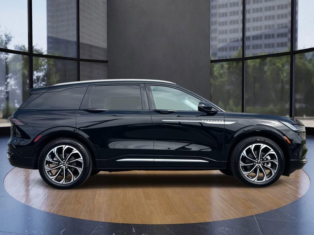 Used 2024 Lincoln Nautilus Reserve w/ Equipment Group 202A image 2