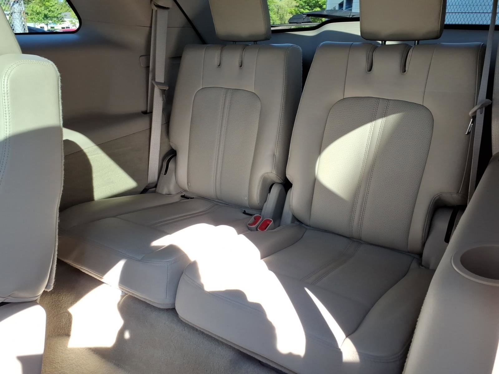 Used 2011 Lincoln MKT 2WD w/ 101A Rapid Spec Order Code image 7