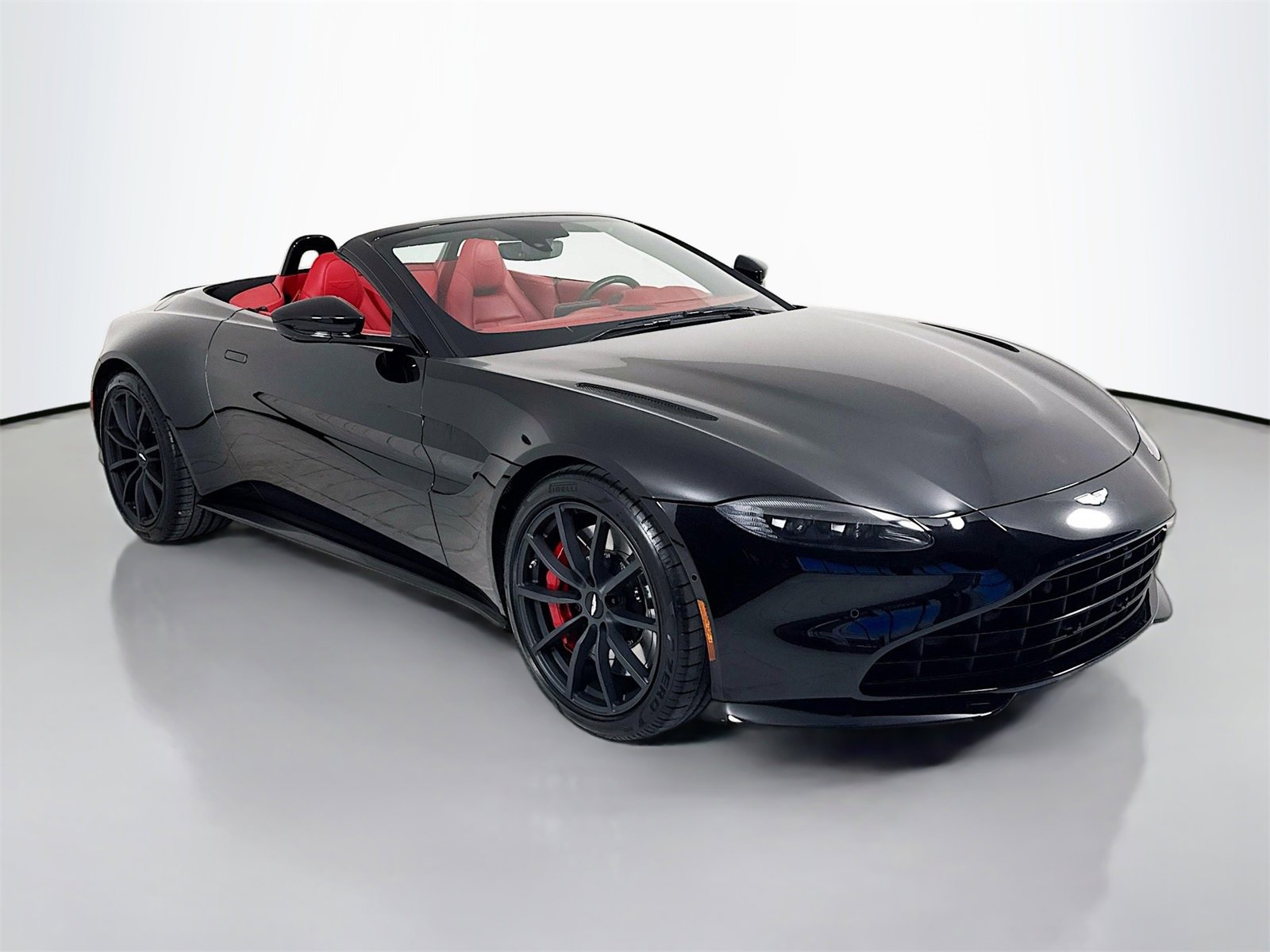 Used 2022 Aston Martin V8 Vantage Roadster image 2