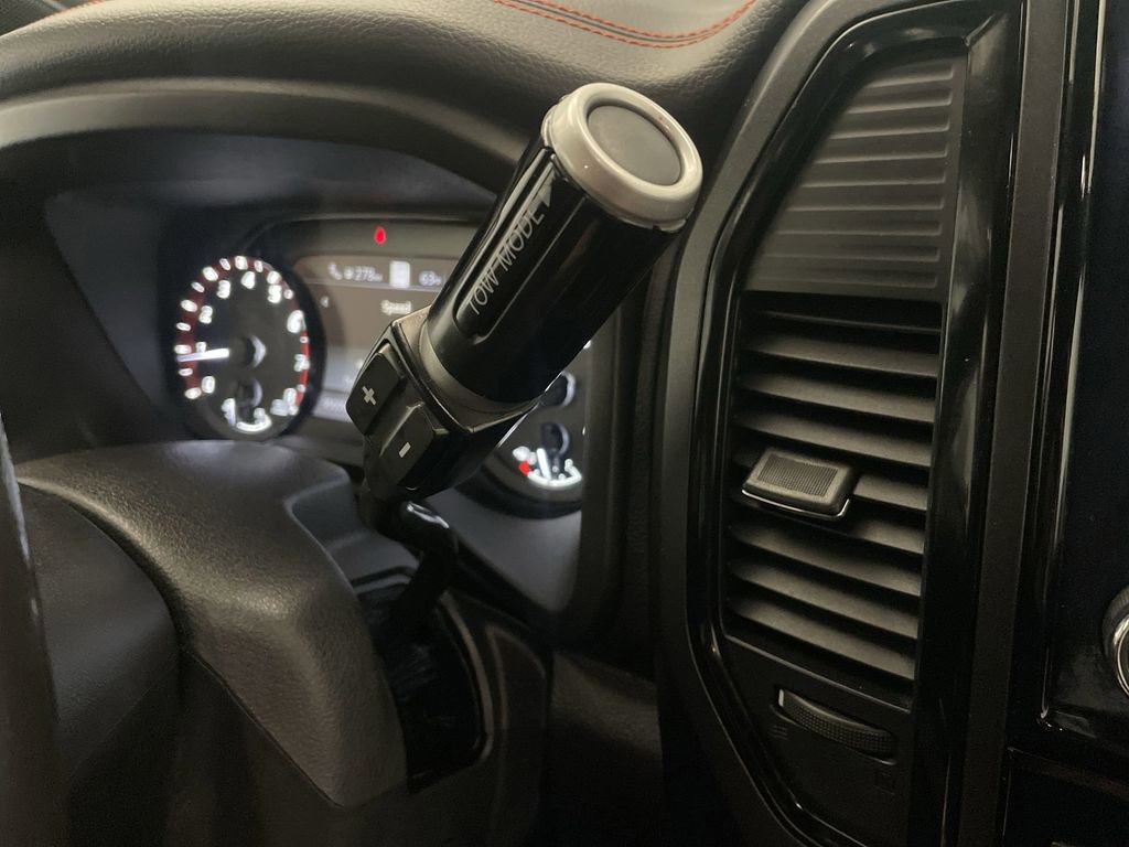 Used 2021 Nissan Titan PRO-4X w/ Pro-4x Convenience Package AWD/4WD image 9