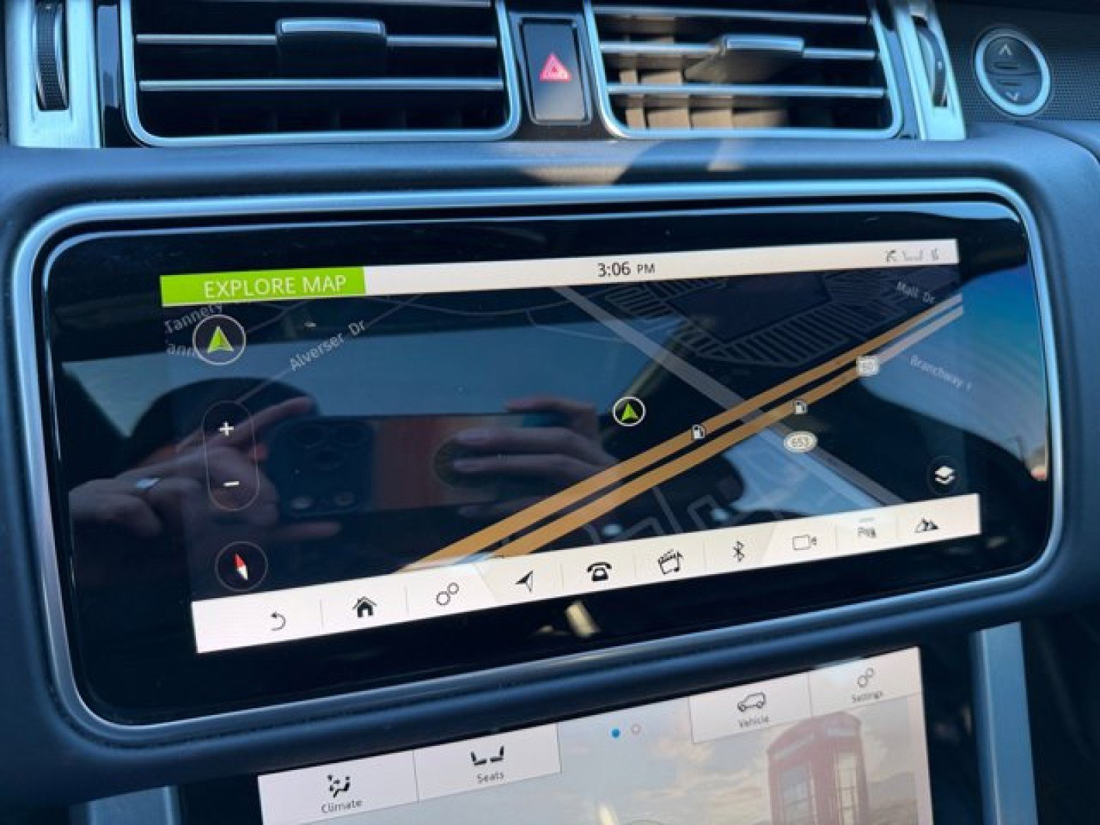 Used 2020 Land Rover Range Rover HSE image 16