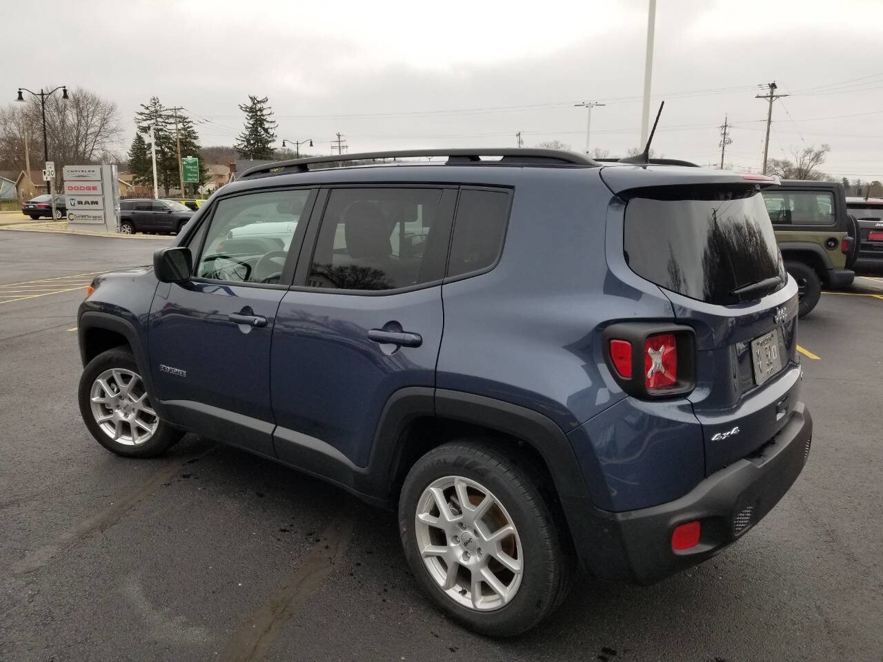 Certified 2022 Jeep Renegade Latitude w/ Convenience Group AWD/4WD image 5