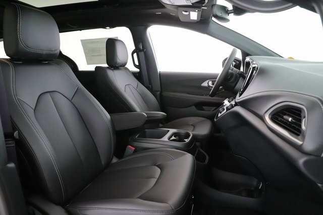 New 2026 Chrysler Pacifica Select image 25