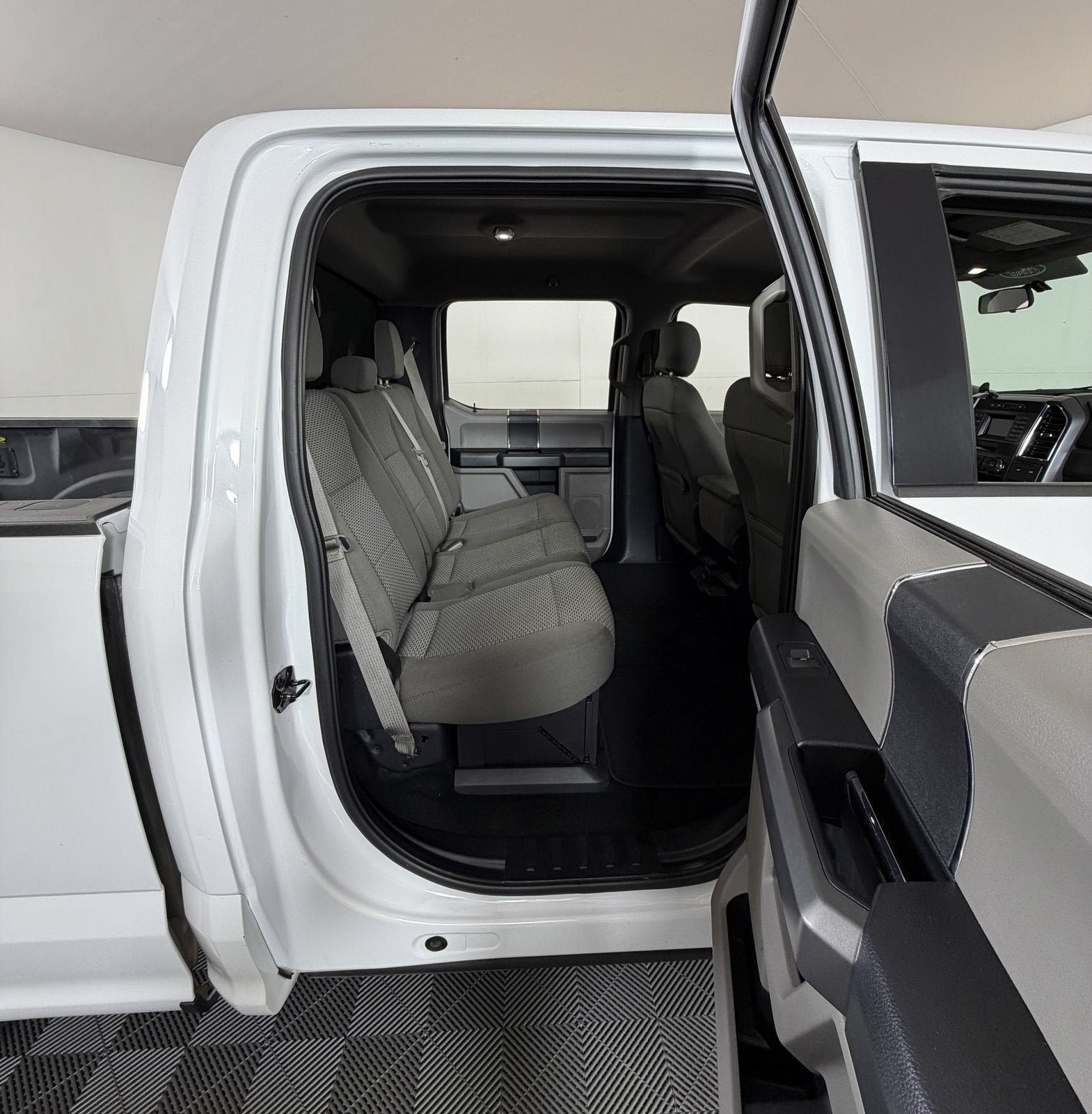 Used 2017 Ford F250 XLT AWD/4WD image 5