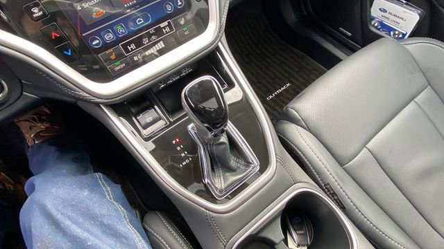 Certified 2025 Subaru Outback Limited image 31