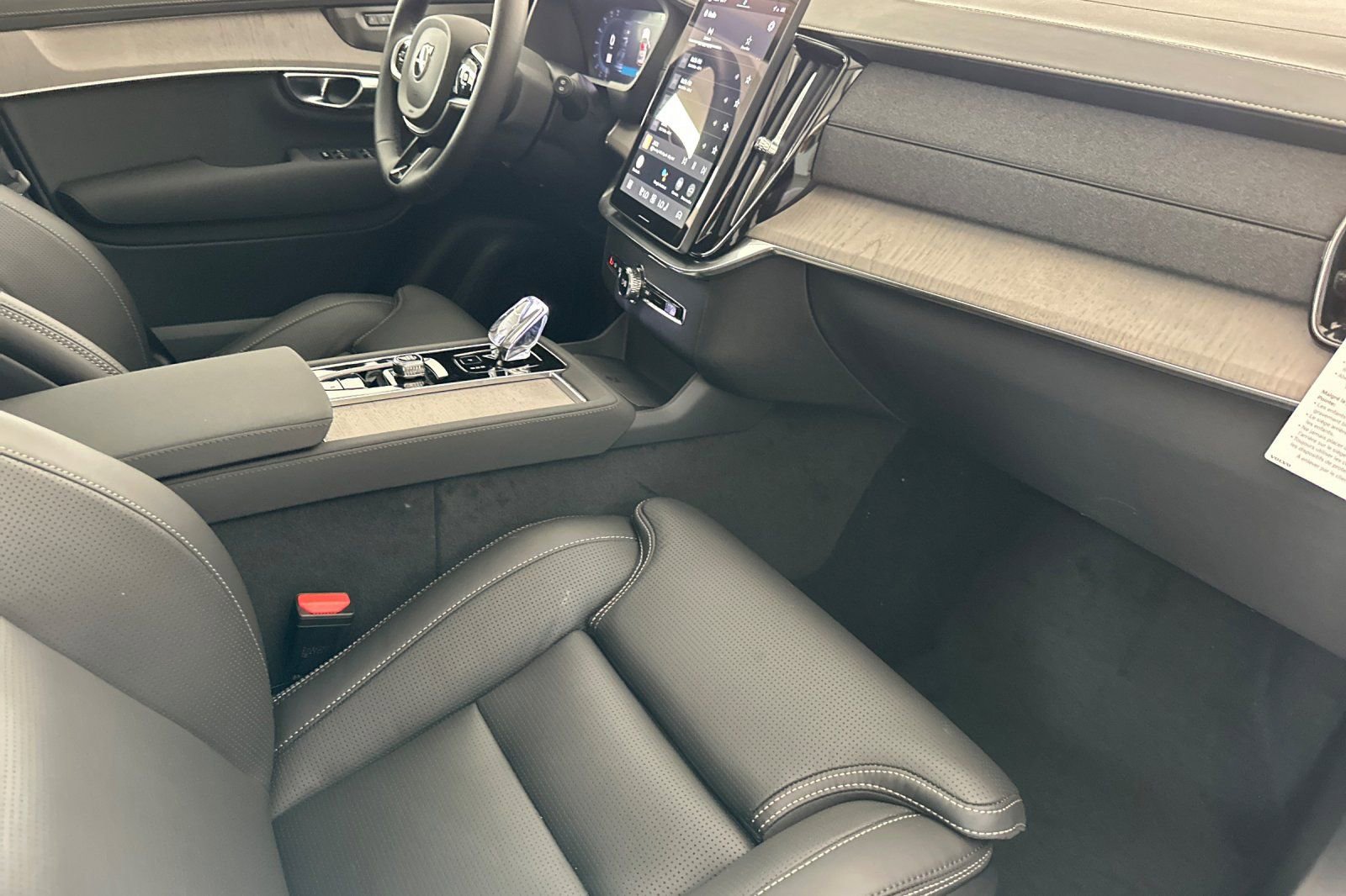 New 2025 Volvo XC90 B6 Ultra w/ Protection Package Premier AWD/4WD image 18