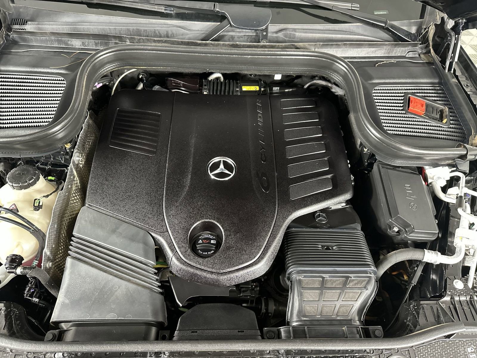 Used 2024 Mercedes-Benz GLS 450 4MATIC image 32